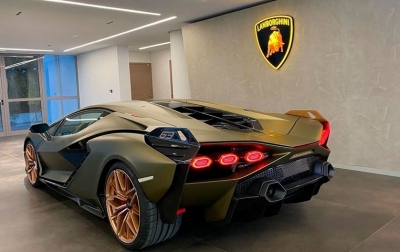 "Πάτησε" Ελλάδα η Lamborghini Sian με τιμή 2.971.515 ευρώ